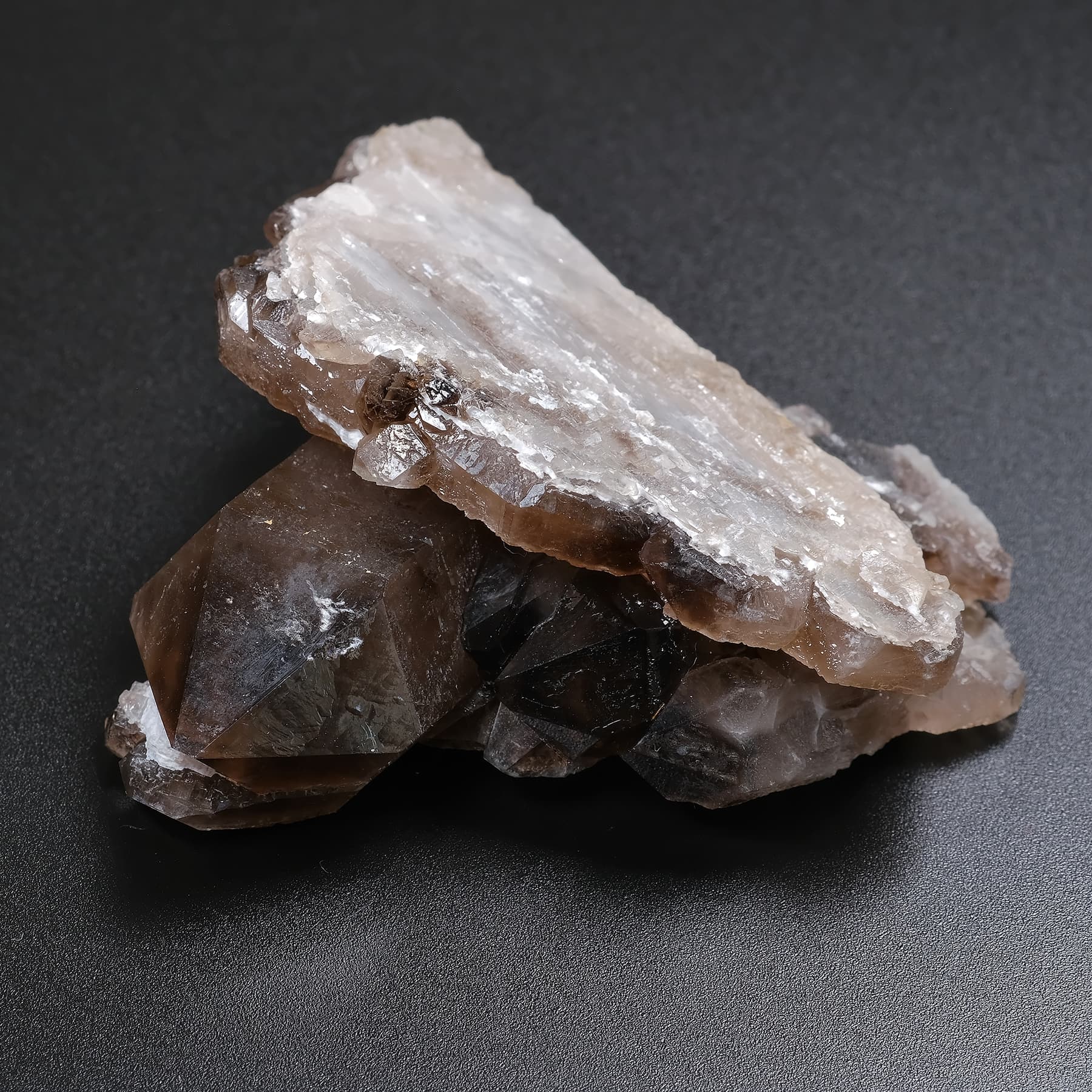 Кварц 61х57х31мм