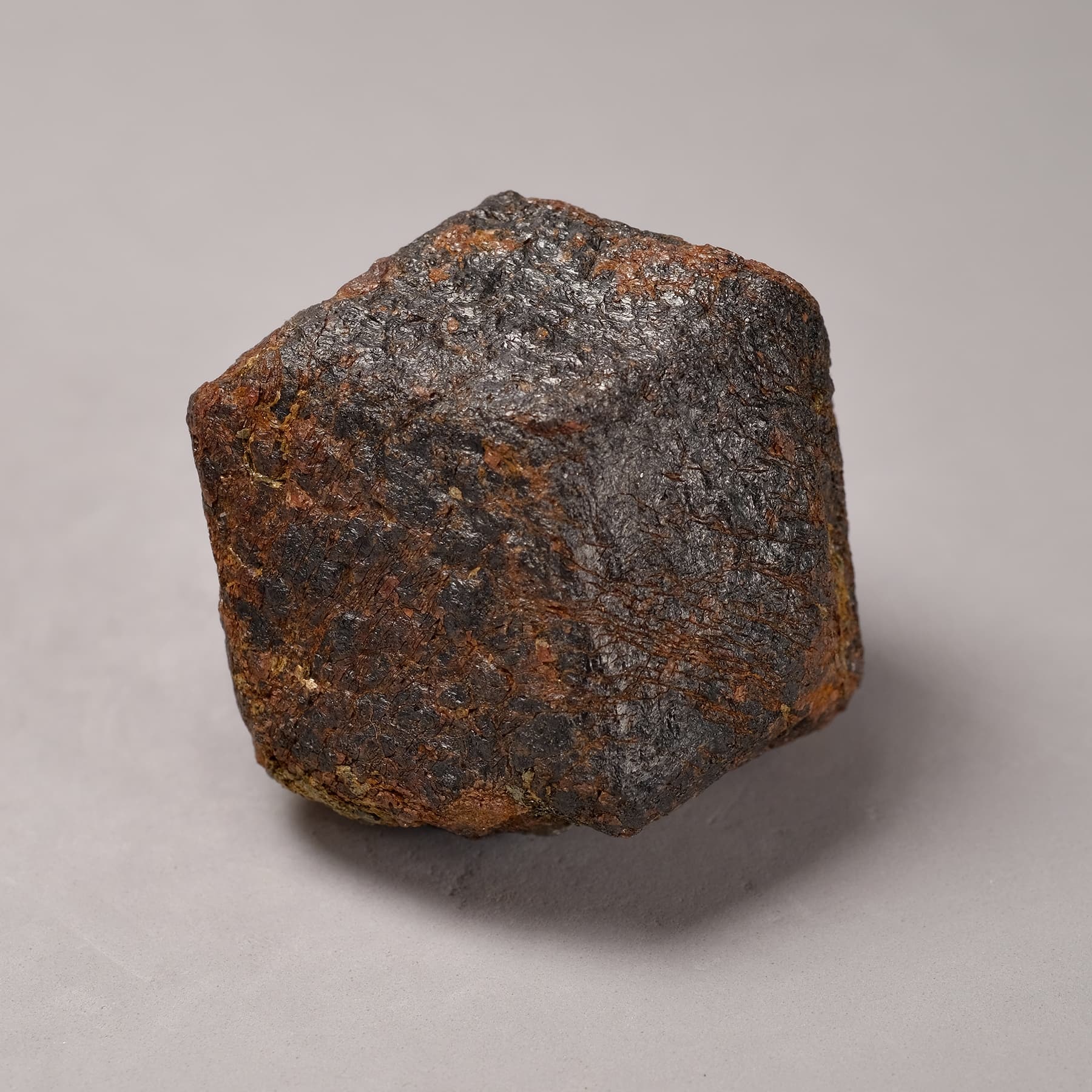 Альмандин гранат 43х42х38мм